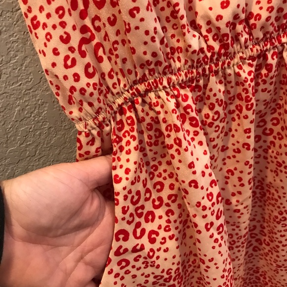 Size small sleeveless just above knee length dress. Keyhole back. Light material - Picture 2 of 6